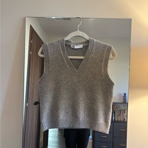 Zara Women's V-Neck Sweater Vest in Gray